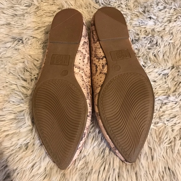 Time & Tru Women’s Pointy Toe Snake studded Loafer Flats - Picture 3 of 5